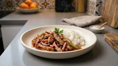 Vepřové nudličky se zeleninou a rýží: rychlá minutka na pánev