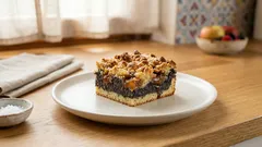 Maková buchta s hruškovými povidly a drobenkou: vláčná i druhý den